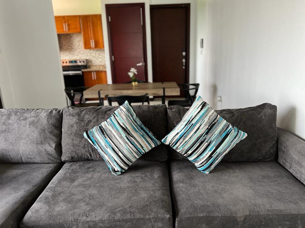 Metcalfe Luxury One Bedroom Suite Кингстон Экстерьер фото
